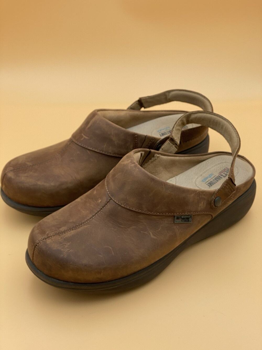 SoftWalk Grey's Anatomy Brown Leather Clog, Women's 10 M Cushioned Slip On
